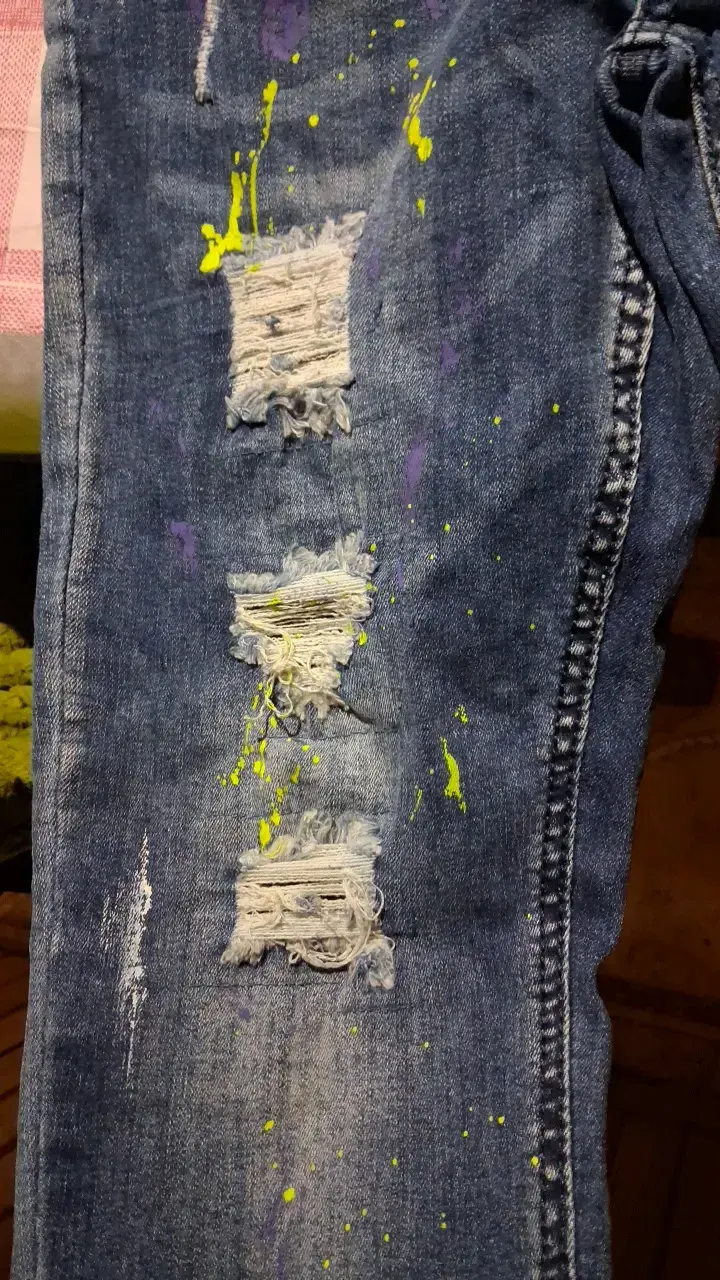 Jeans de mezclilla con diseño de pintura - 2