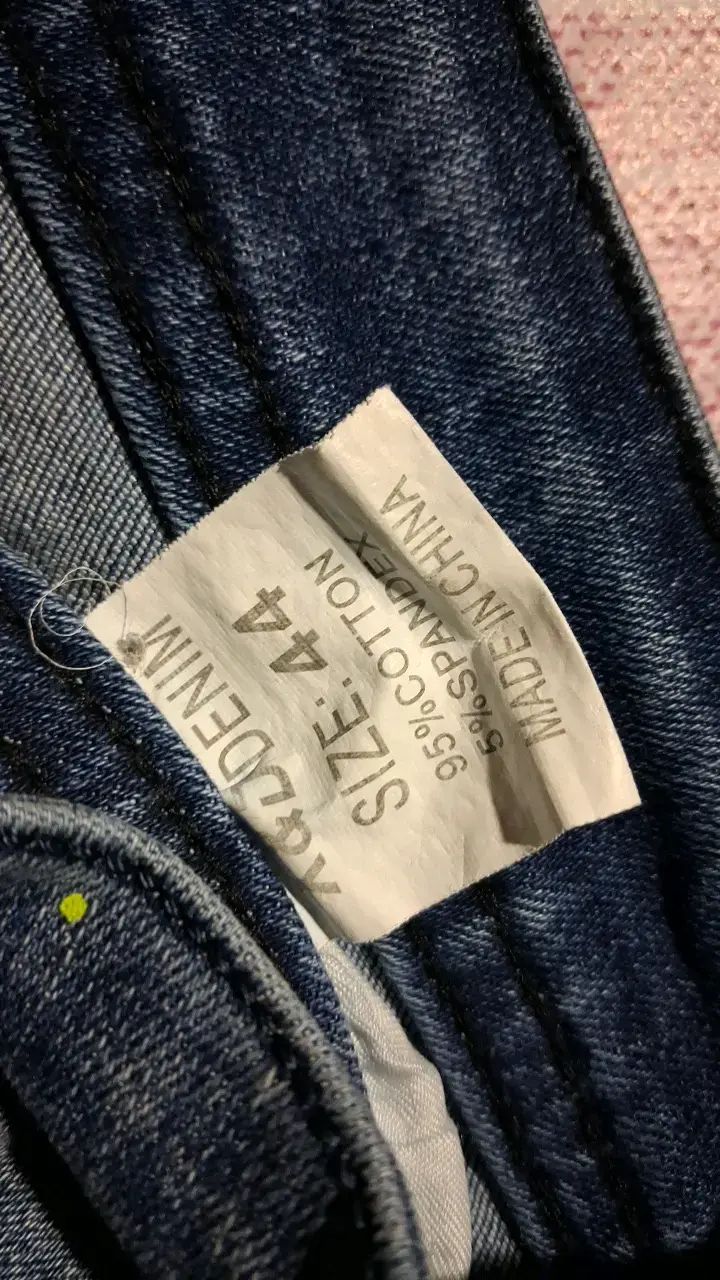 Jeans de mezclilla con diseño de pintura - 3