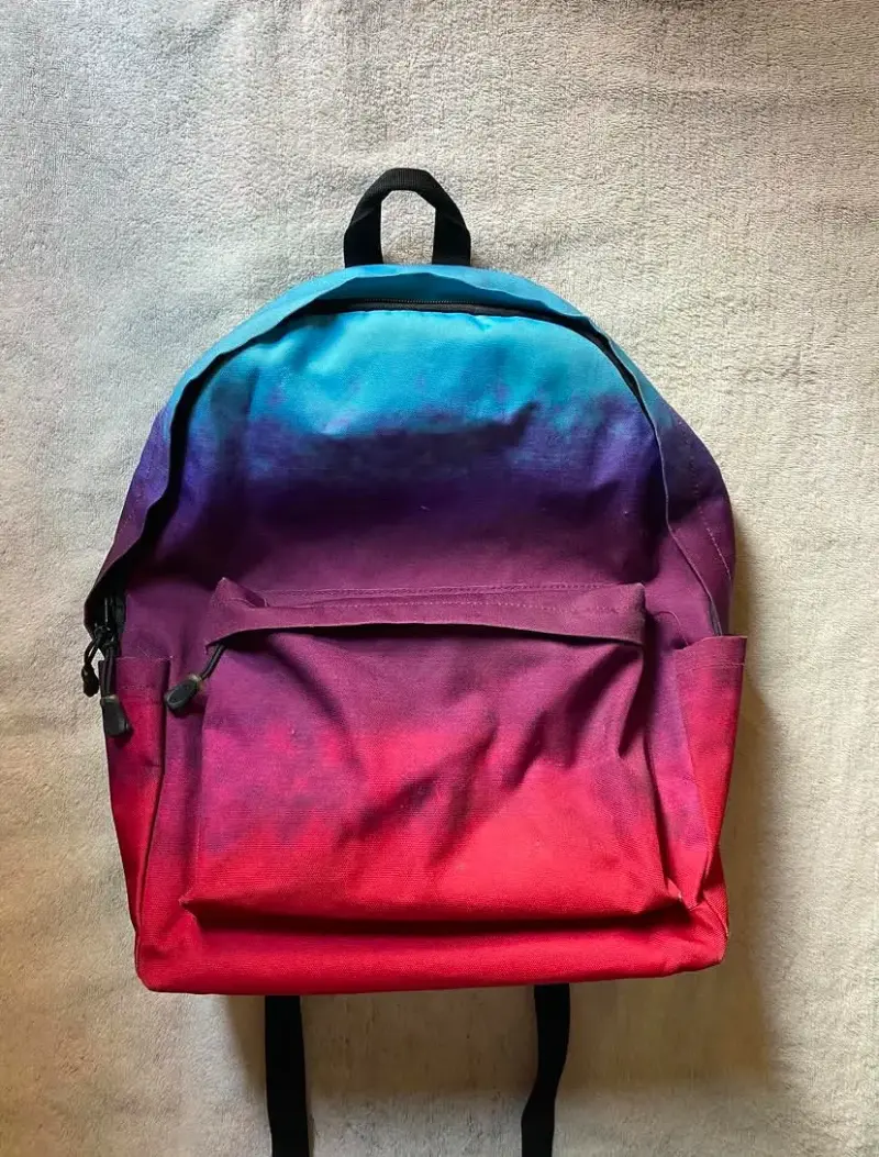 Mochila multicolor con amplio espacio - 1