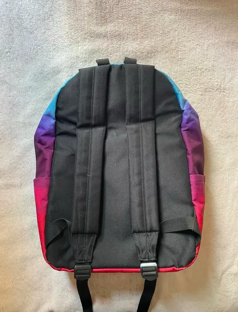 Mochila multicolor con amplio espacio - 2