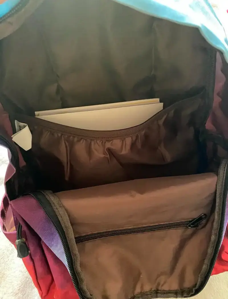 Mochila multicolor con amplio espacio - 4