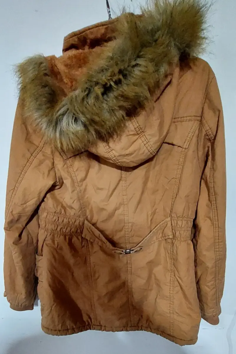 Parka de mujer marrón con capucha de piel sintética - 2