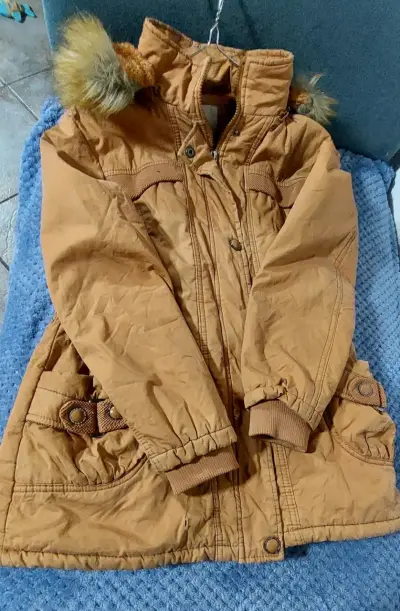Parka de mujer marrón con capucha de piel sintética - miniatura 3