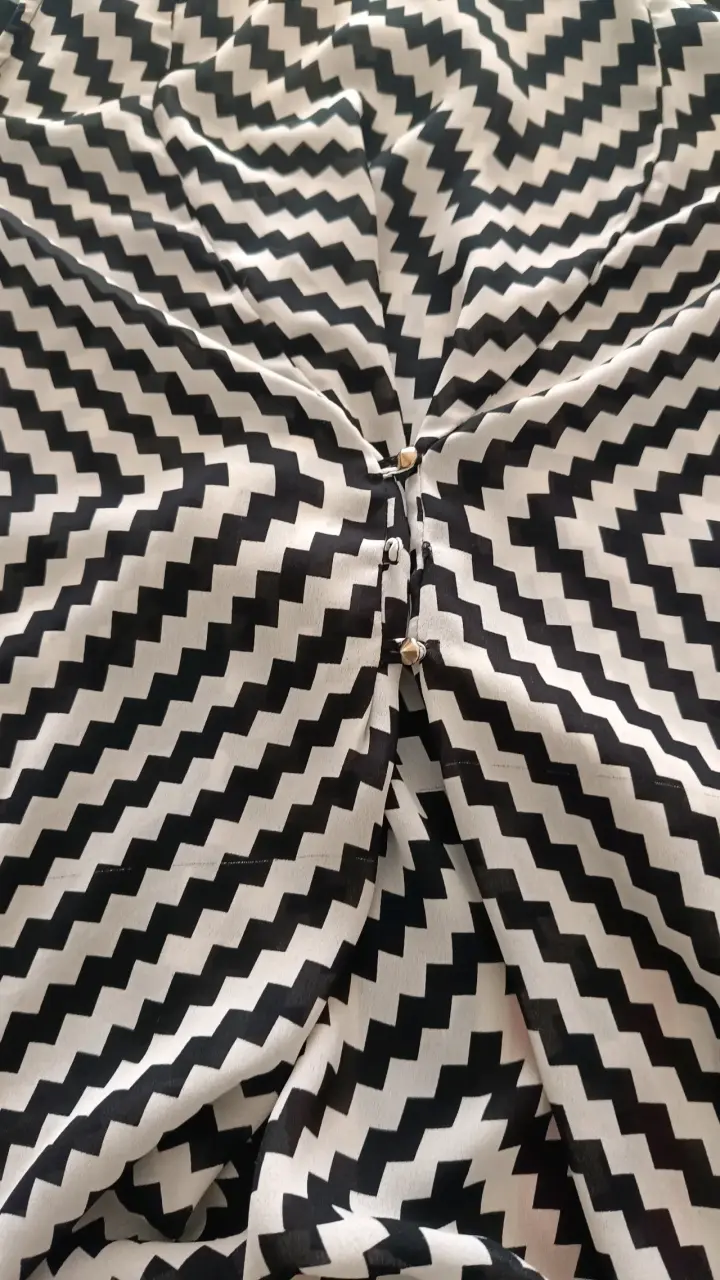 Blusa sin mangas con estampado geométrico - 3