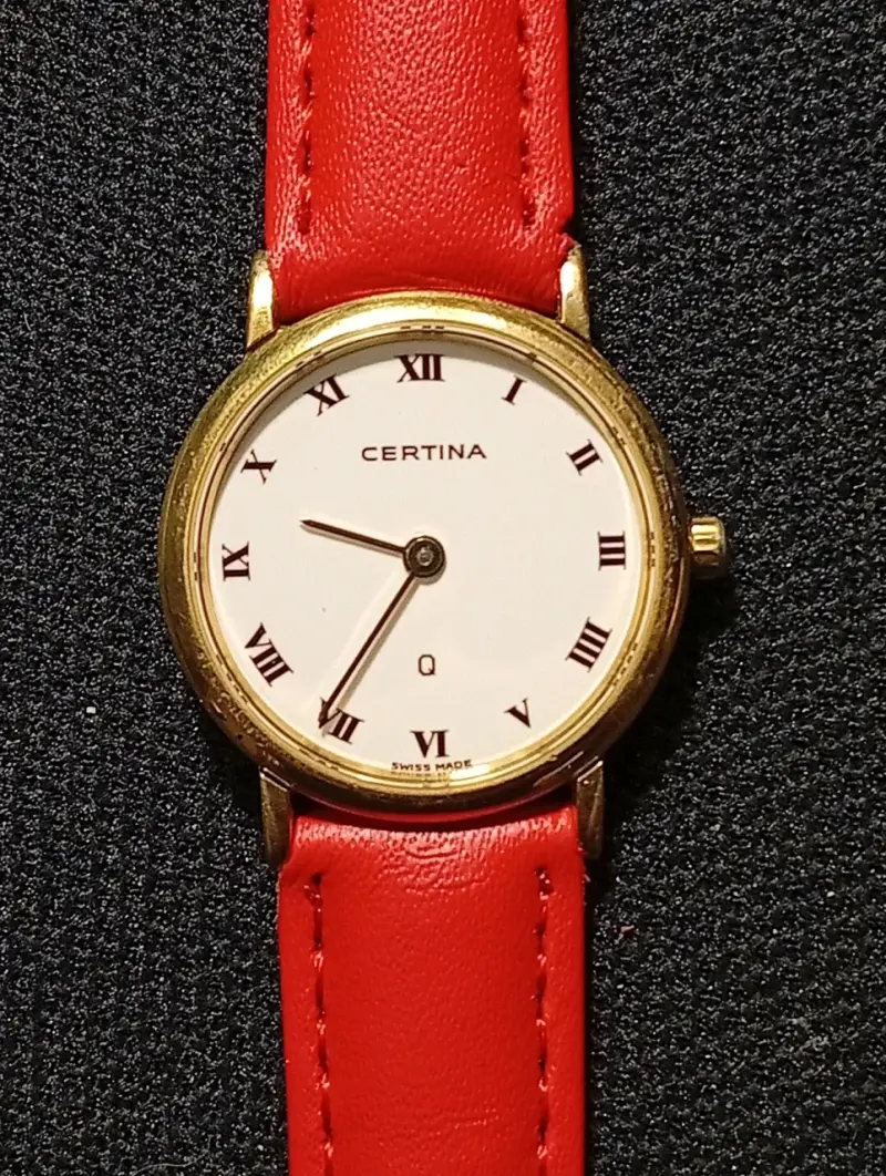 Reloj Certina de pulsera con correa roja - 1
