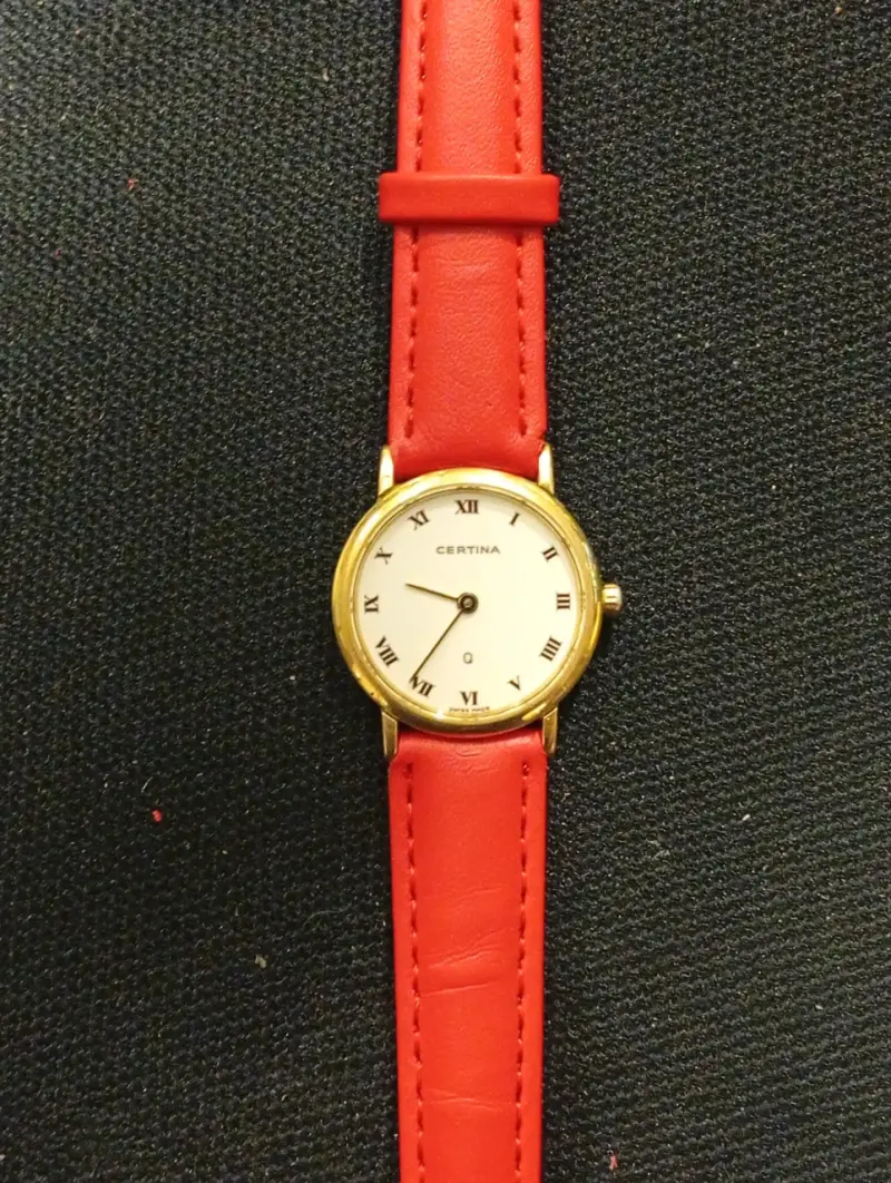 Reloj Certina de pulsera con correa roja - 2