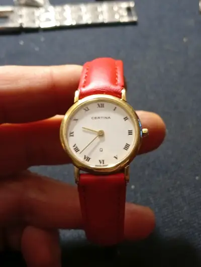 Reloj Certina de pulsera con correa roja - miniatura 3