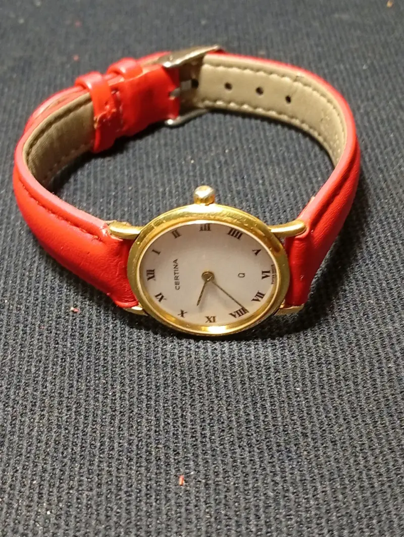 Reloj Certina de pulsera con correa roja - 4