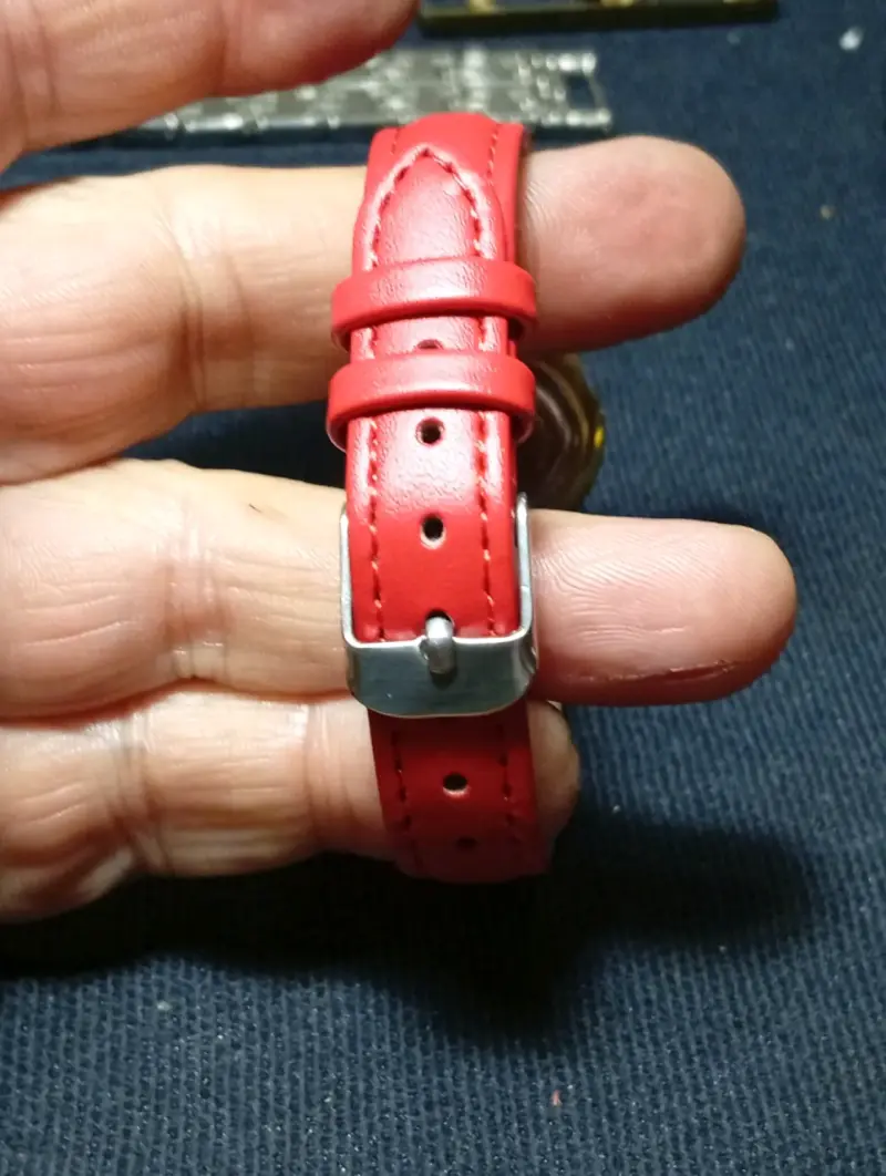 Reloj Certina de pulsera con correa roja - 6