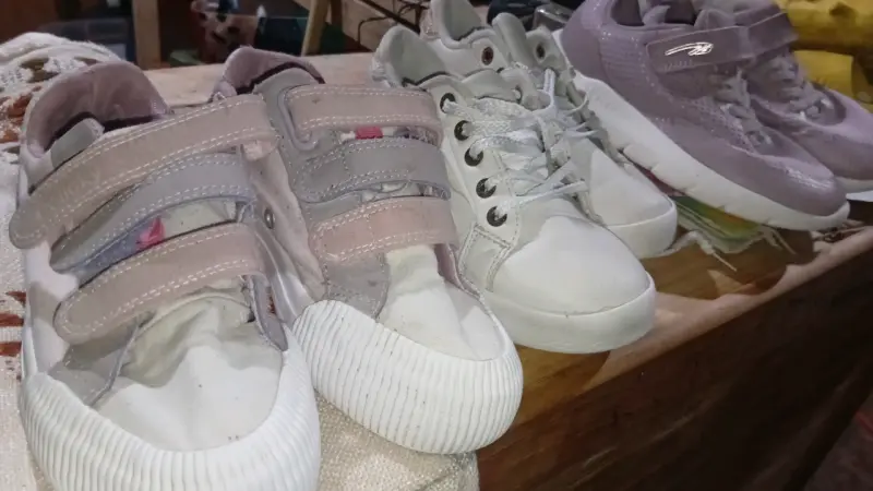 Lote de zapatillas para niñas en buen estado 32 - 1