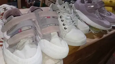 Lote de zapatillas para niñas en buen estado 32 - miniatura 1