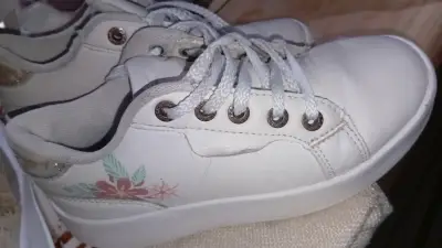 Lote de zapatillas para niñas en buen estado 32 - miniatura 3