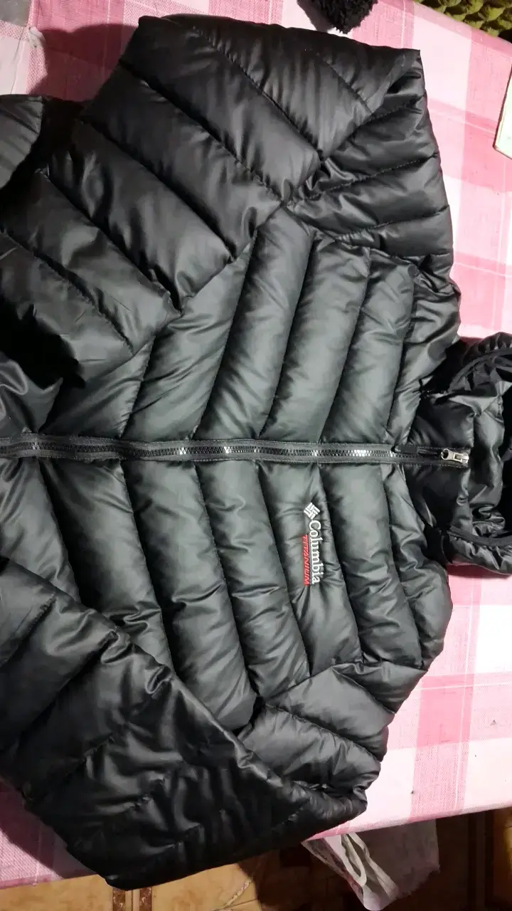 Chaqueta Columbia Titanium Negra con Capucha - 1