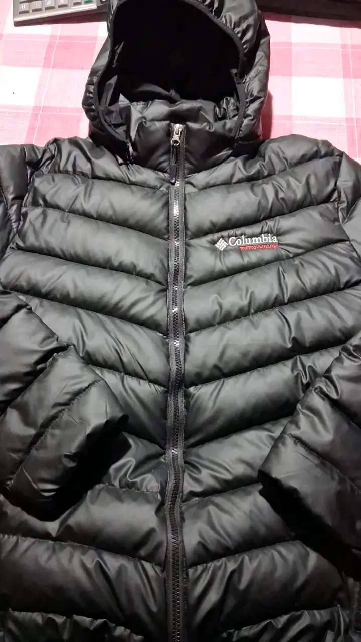Chaqueta Columbia Titanium Negra con Capucha - 2