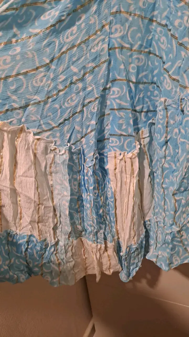 Vestido bohemio azul con detalles dorados - 5