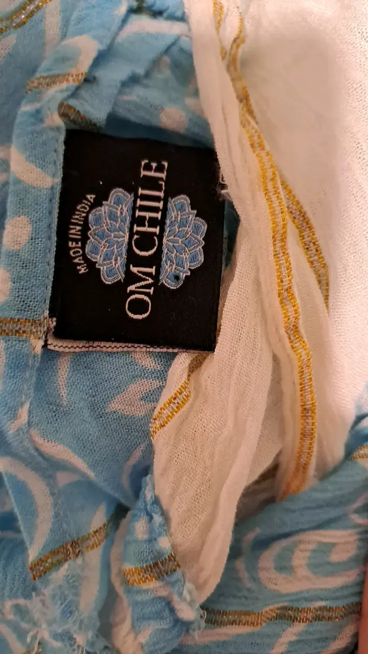 Vestido bohemio azul con detalles dorados - 6