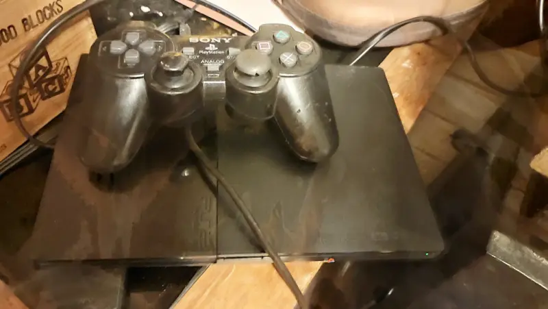 Consola PlayStation 2 con control y cables - 1