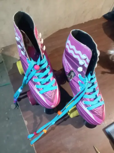 Patines de cuatro ruedas para niños color rosa - miniatura 1