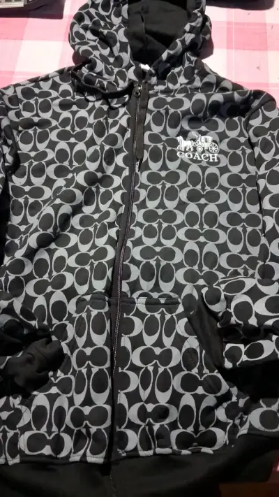 Polerón con capucha Coach estampado negro - miniatura 1