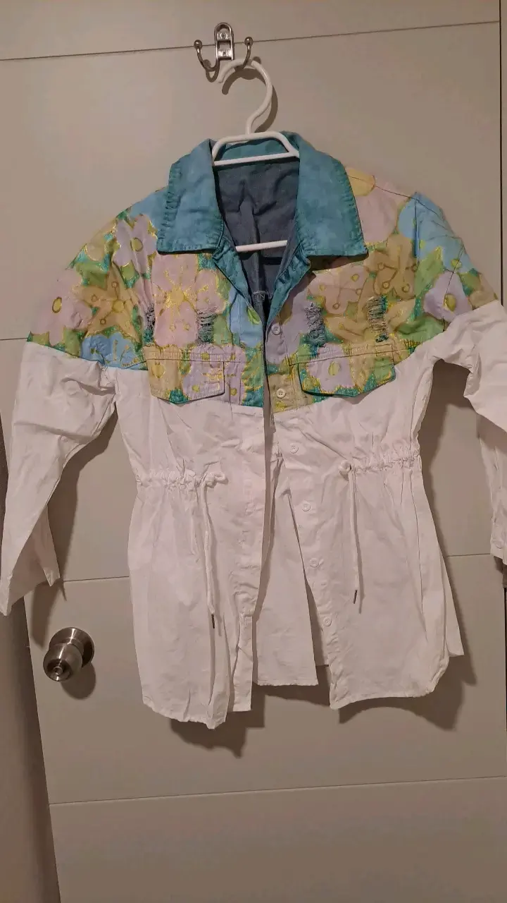Chaqueta de mujer con diseño floral y bordado - 1