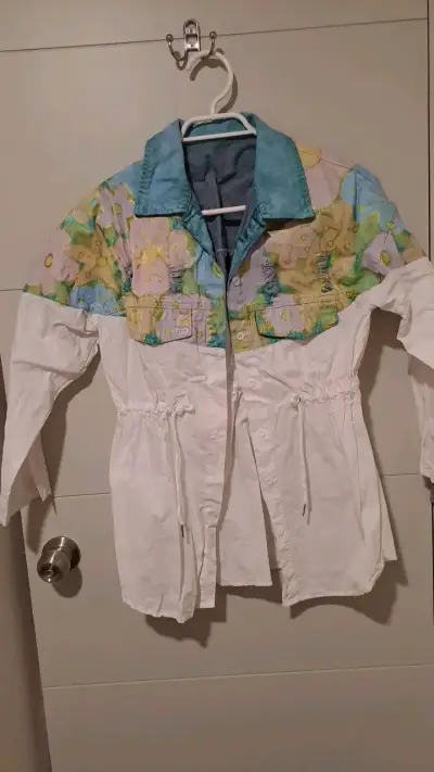 Chaqueta de mujer con diseño floral y bordado - miniatura 1