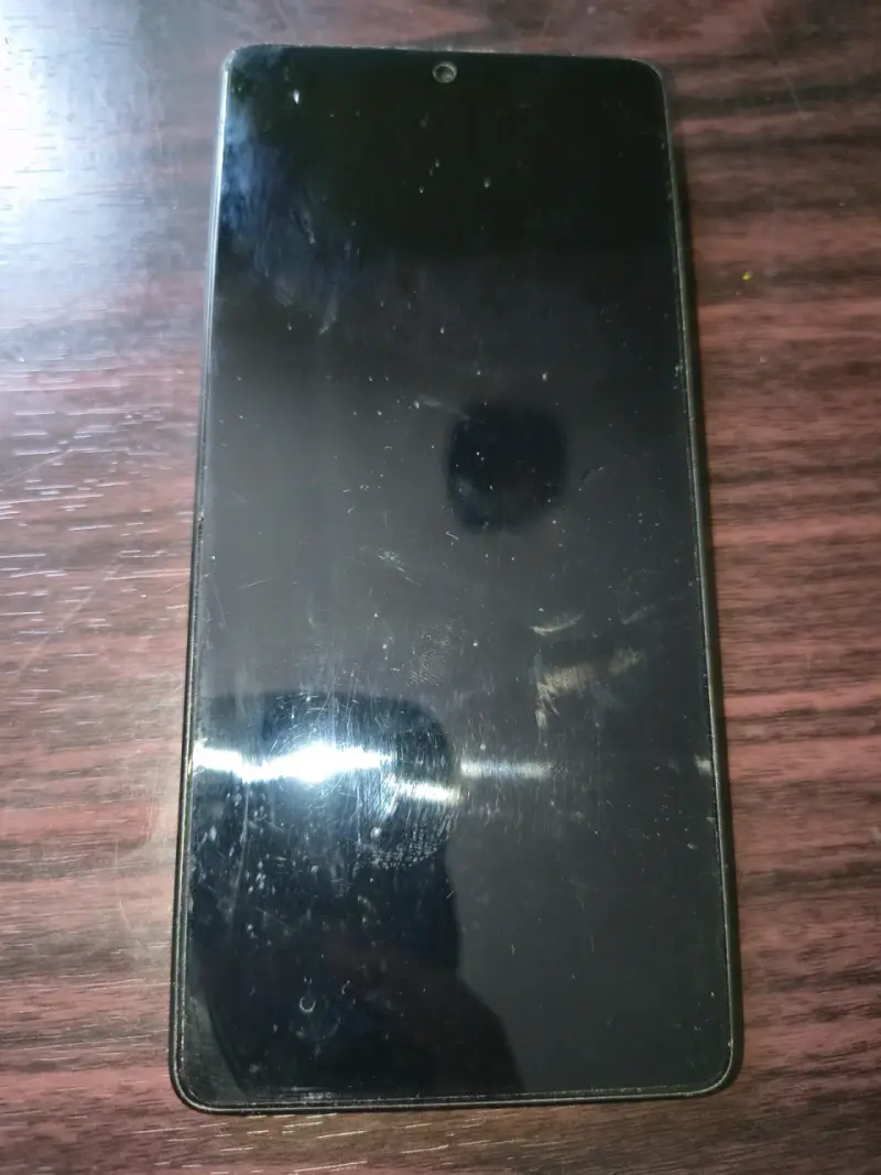 Smartphone Xiaomi Redmi con funda protectora - 1