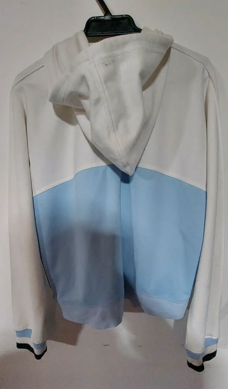 Polerón con capucha Adidas bicolor blanco y celeste - 2