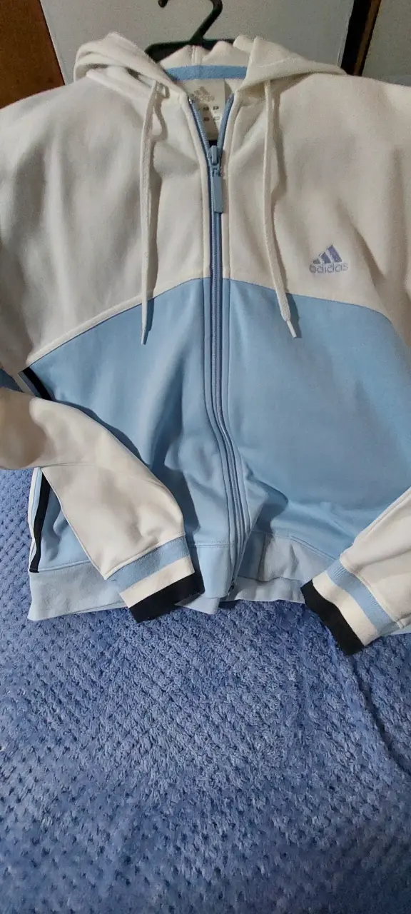 Polerón con capucha Adidas bicolor blanco y celeste - 3