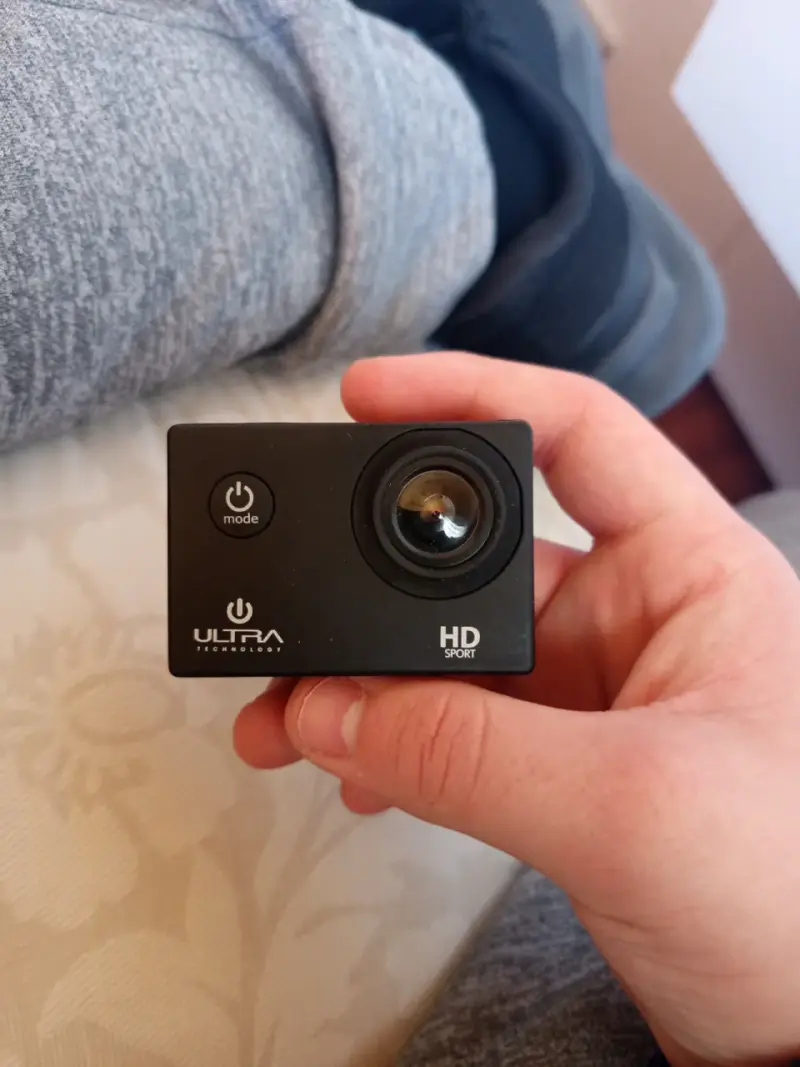 Cámara deportiva Ultra HD con accesorios - 1