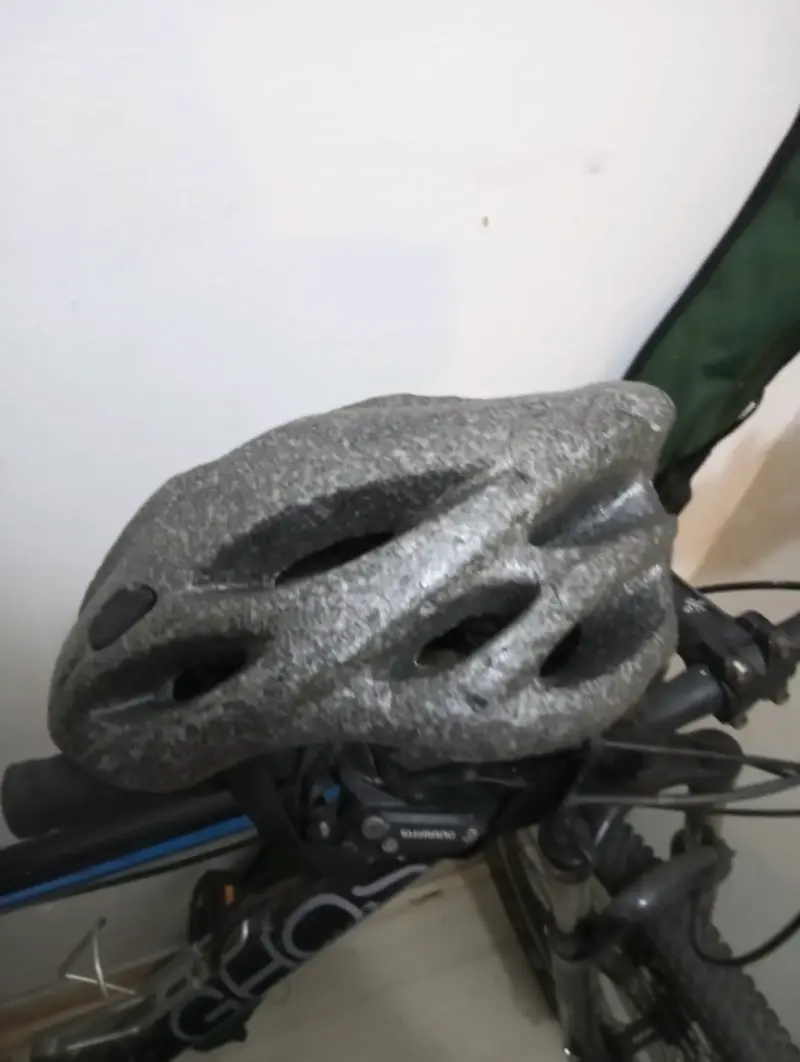 Bicicleta de montaña Ghost con casco y candado - 3