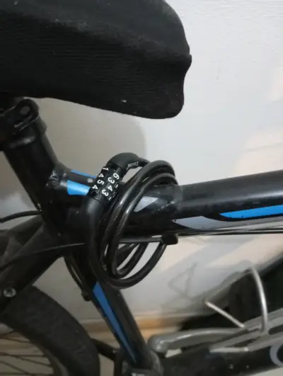 Bicicleta de montaña Ghost con casco y candado - miniatura 4