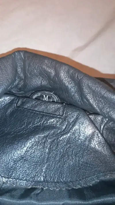 Chaqueta de cuero negra  talla M - miniatura 3