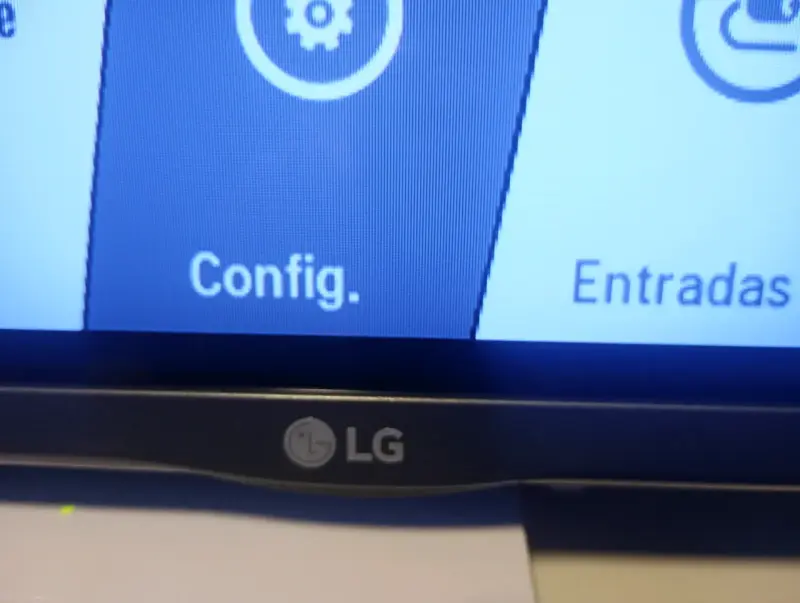 LG Smart TV 32 pulgadas +control y fuente de poder - 3