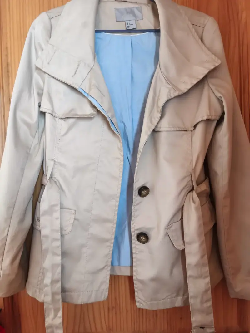 Trench beige con cinturón para mujer H&M - 2