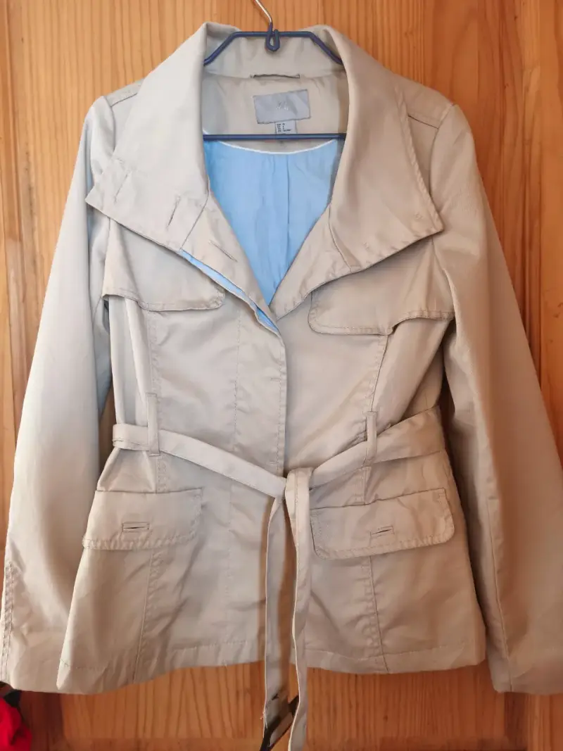 Trench beige con cinturón para mujer H&M - 3