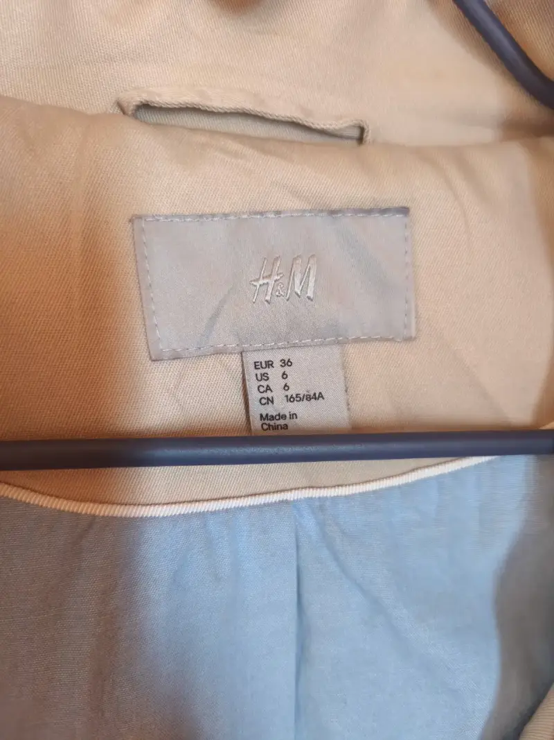 Trench beige con cinturón para mujer H&M - 4