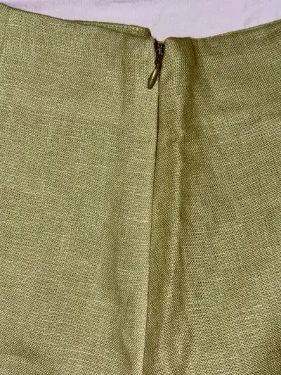 Shorts de lino verde oliva para mujer - miniatura 4
