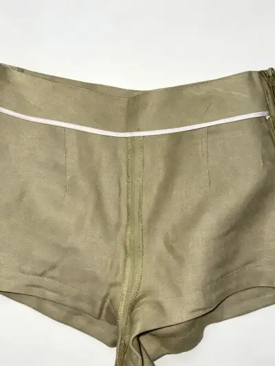 Shorts de lino verde oliva para mujer - miniatura 5