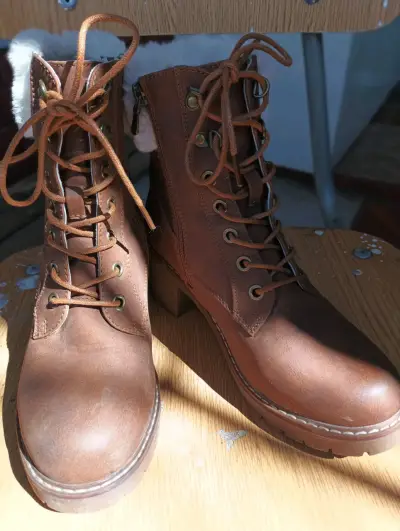 Botines de cuero marrón con forro de lana - miniatura 1