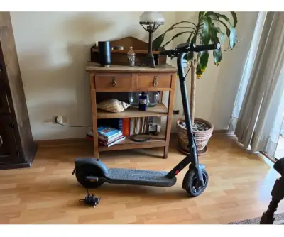 Scooter eléctrico plegable con pantalla LED - miniatura 1