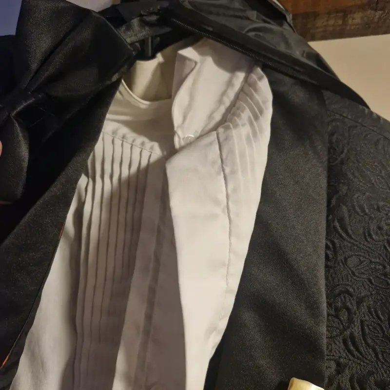 Elegante blazer negro con diseño floral para novio - 4