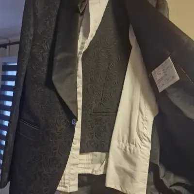 Elegante blazer negro con diseño floral para novio - miniatura 6