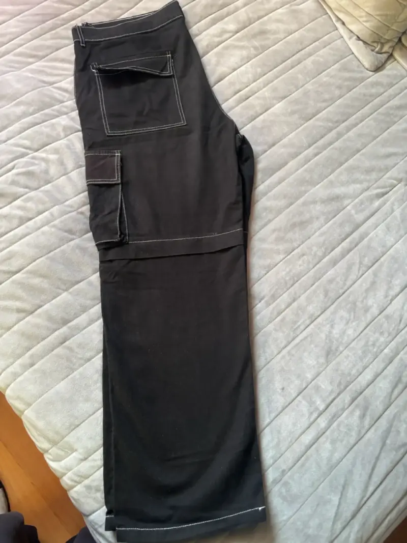 Pantalones cargo negros con costuras blancas - 5