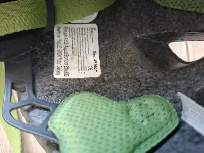 Casco infantil azul con diseño de ranas - miniatura 3