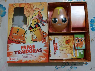 Juego de cartas Papas Traidoras de Hasbro - miniatura 1