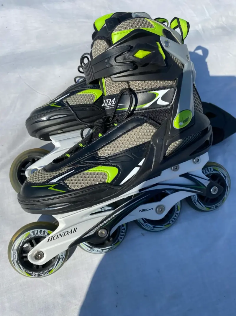 Patines en línea negros y verdes con ajuste seguro - 2