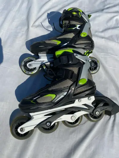 Patines en línea negros y verdes con ajuste seguro - miniatura 3