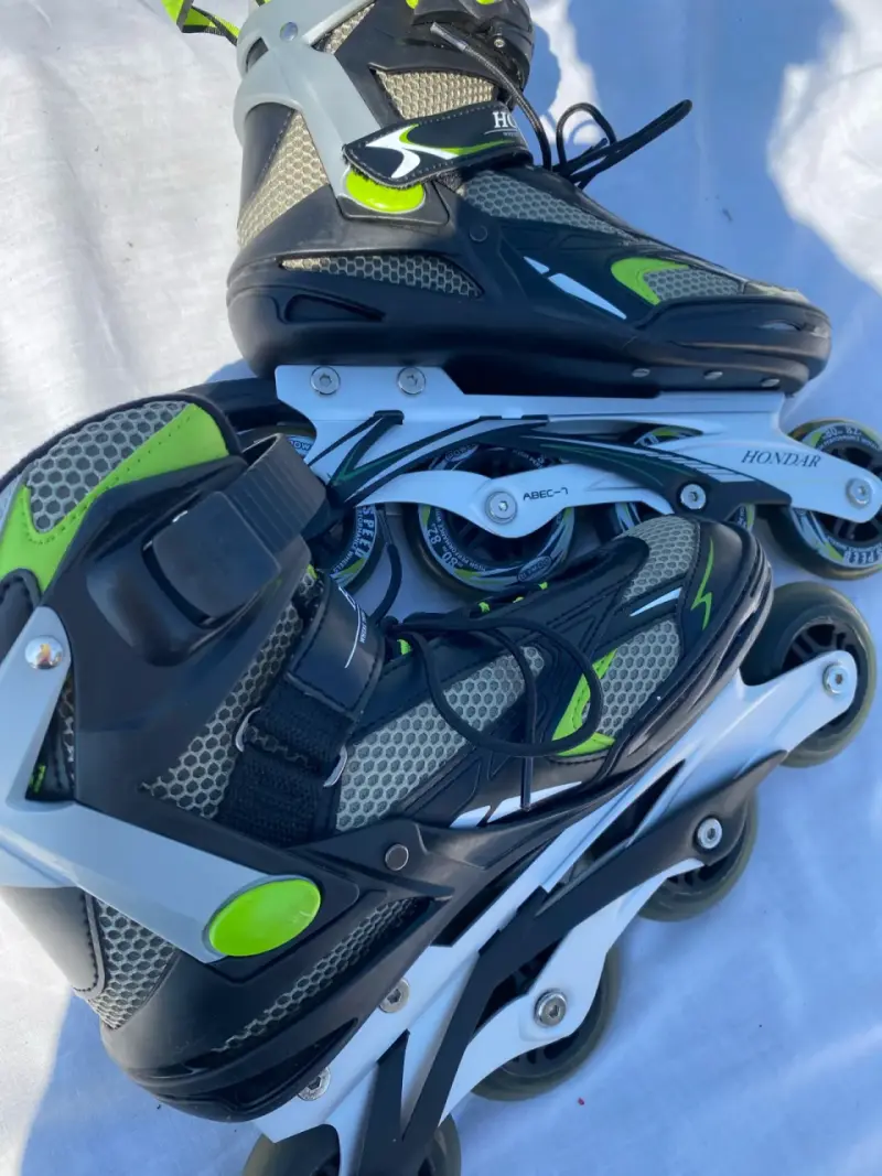 Patines en línea negros y verdes con ajuste seguro - 4