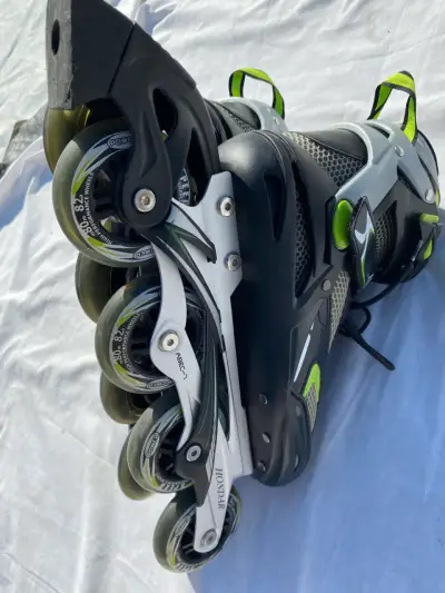 Patines en línea negros y verdes con ajuste seguro - miniatura 5