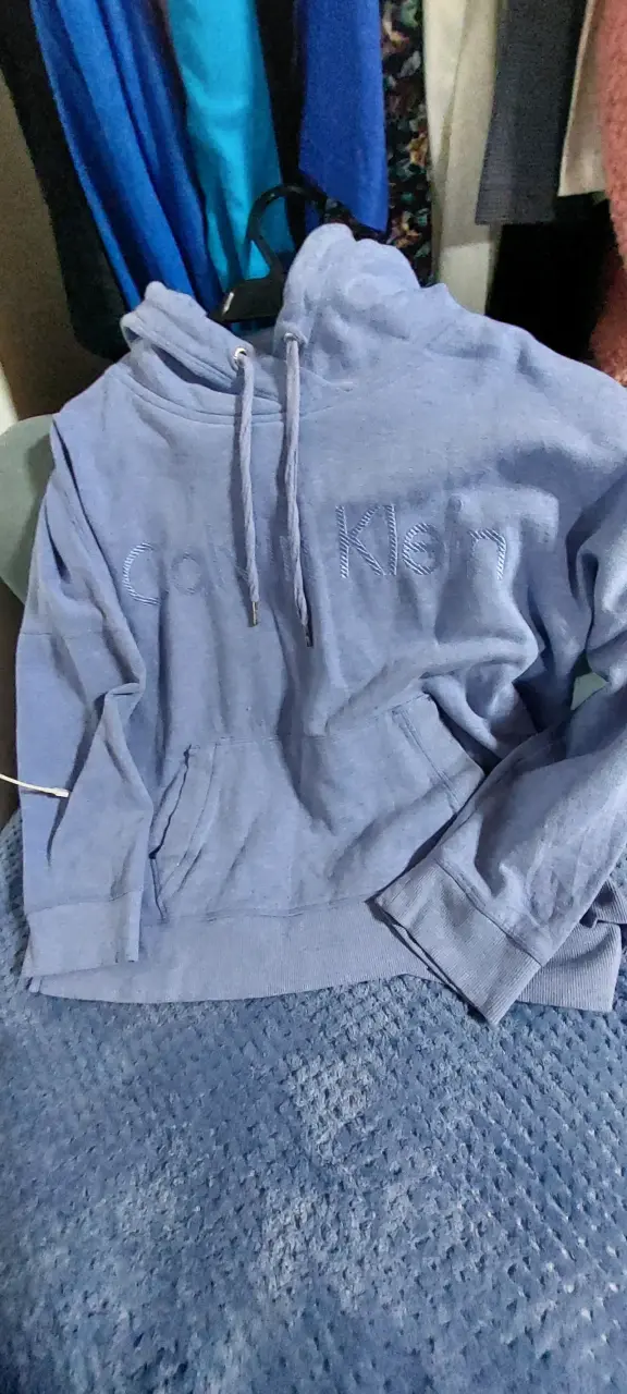 Polerón Calvin Klein lila con capucha - 3